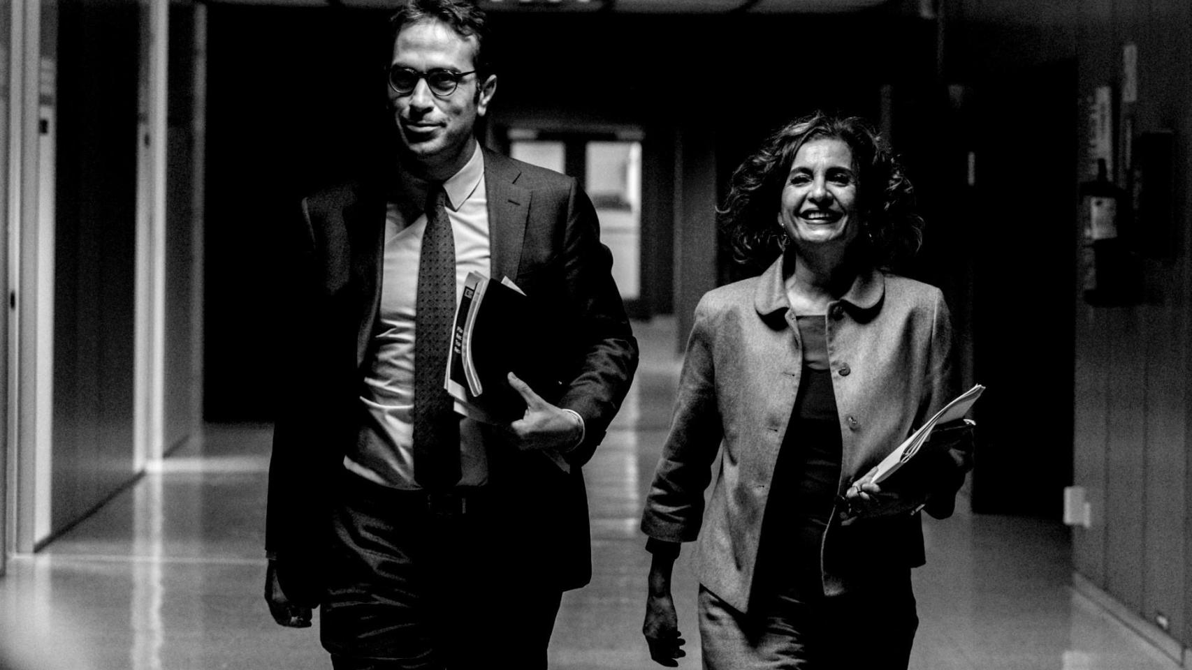 La vicepresidenta primera y ministra de Hacienda, María Jesús Montero, y el ministro de Economía, Comercio y Empresa, Carlos Cuerpo