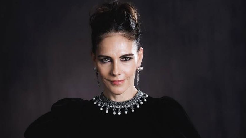 Adriana Abascal apuesta por las joyas de autor: el anillo de oro de 22 ...