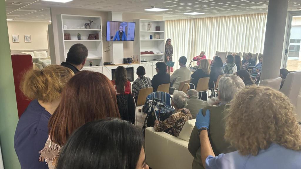 El homenaje de los residentes a las personas que los ayudaron a huir de las llamas