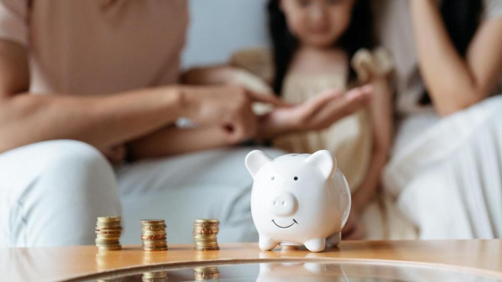 Familia con ahorros.