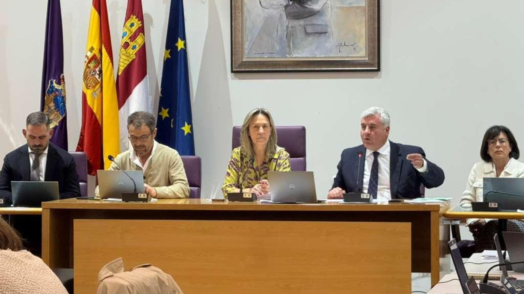 Un momento del Pleno celebrado este viernes en el Ayuntamiento de Guadalajara.