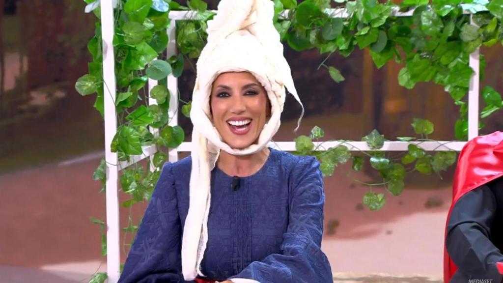 Patricia Pardo en 'Vamos a ver', vestida como una bruja vasca.