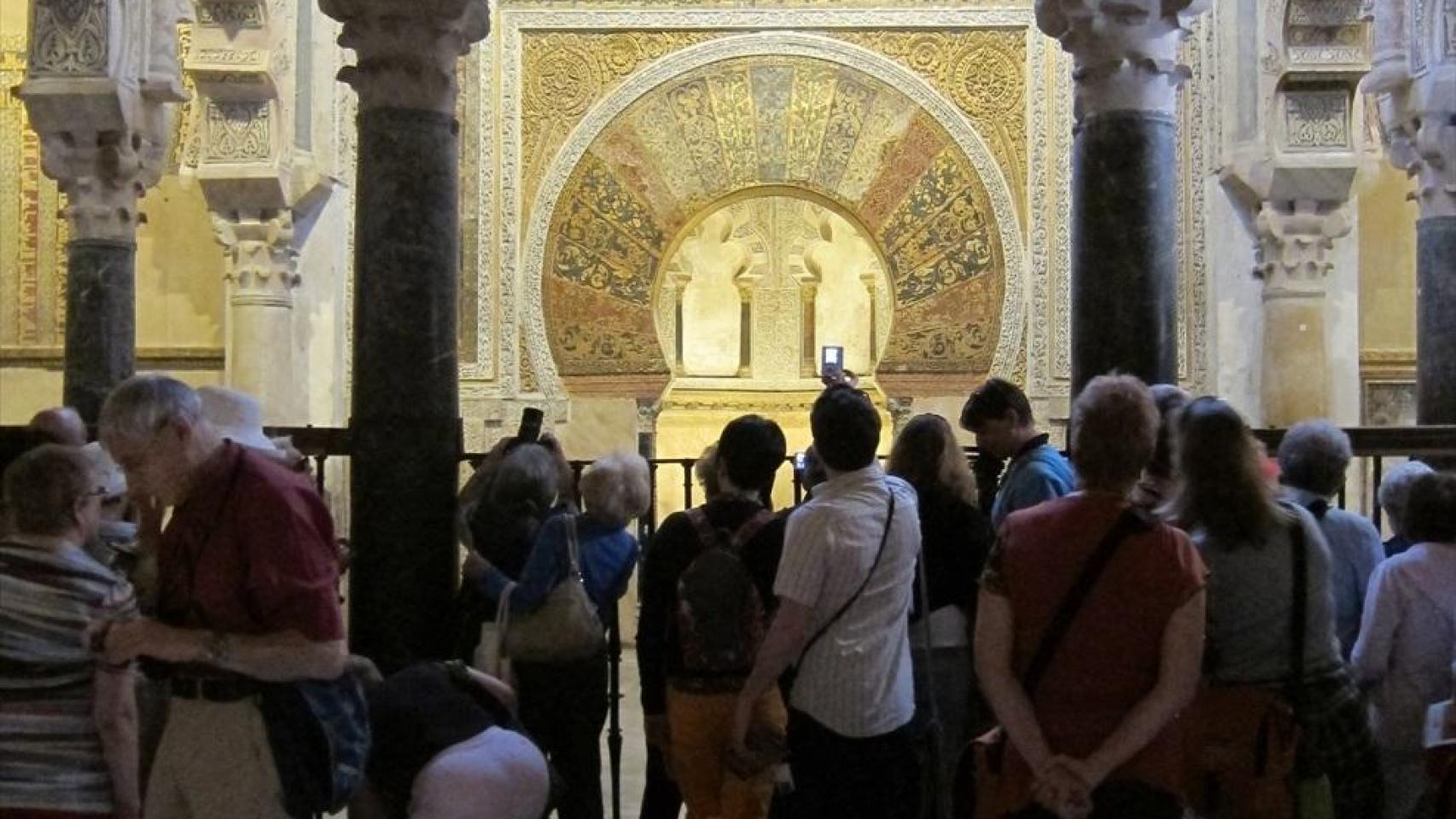 Turistas en la Mezquita Catedral de Córdoba.