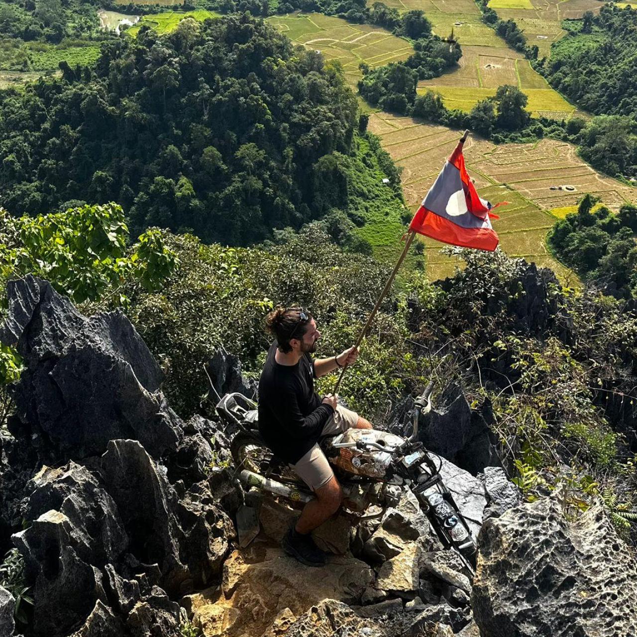 El joven albercano se encuentra ahora el Laos (Asia)