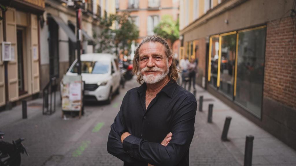Artero, en una céntrica calle de Madrid, momentos antes de la entrevista con EL ESPAÑOL.