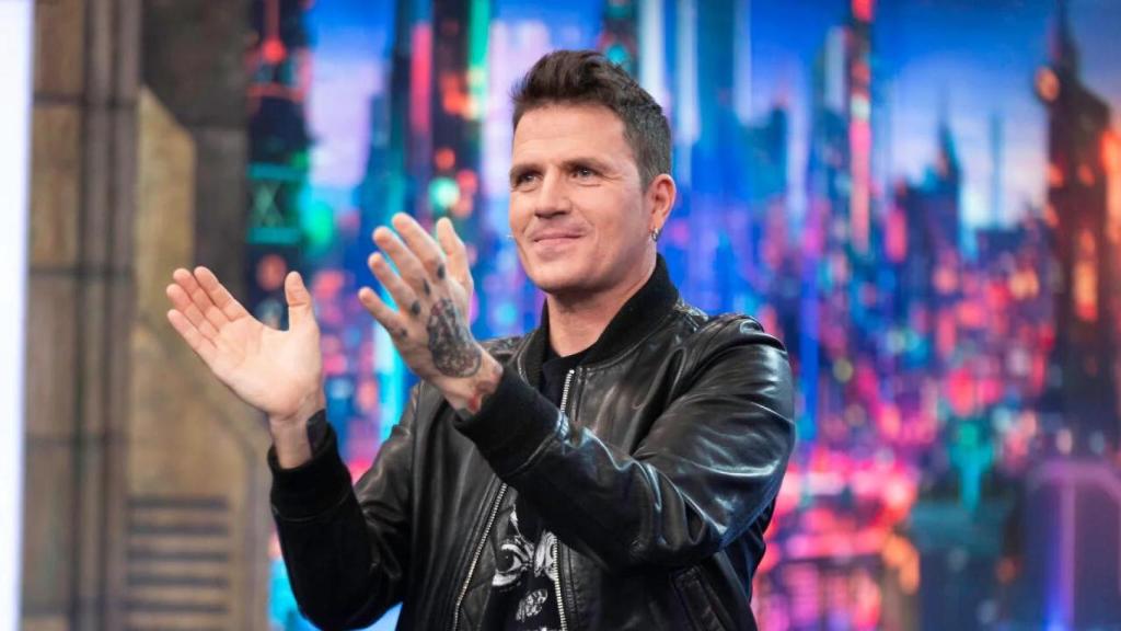 Dani Martín saluda al público de ‘El Hormiguero’ de Pablo Motos.