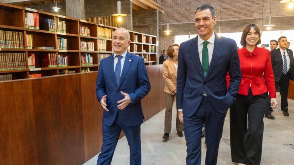 Pedro Sánchez durante una visita a la universidad UNED en una foto de archivo.