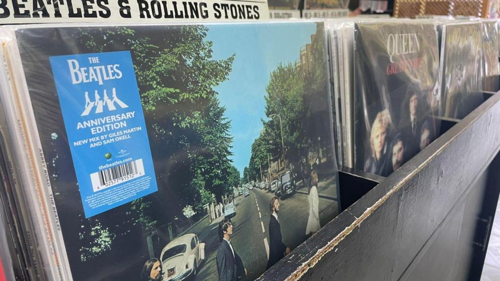 Vinilos de The Beatles en el Honky Tonk.