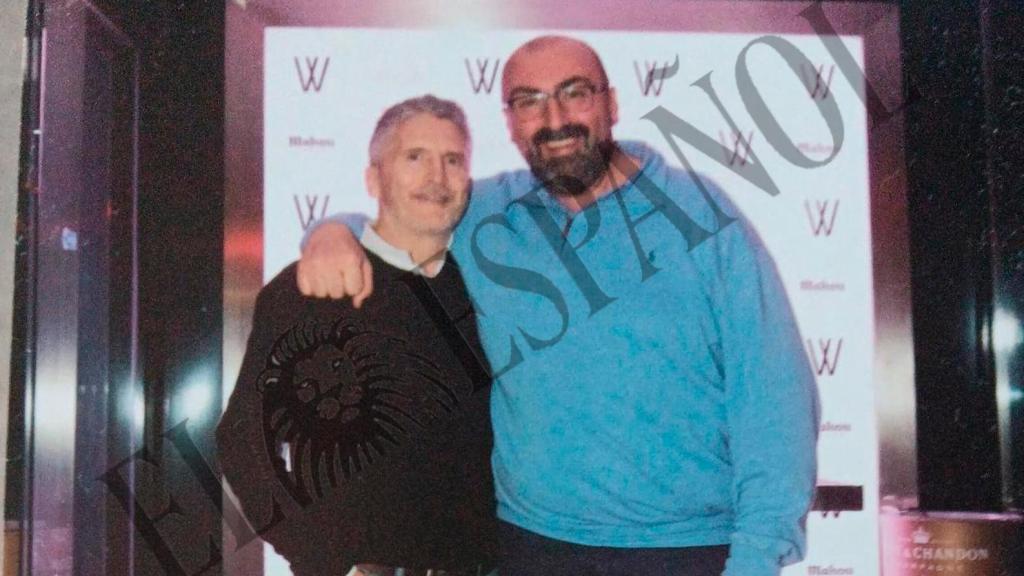 El ministro Fernando Grande-Marlaska junto a Koldo García en la fiesta del 60º cumpleaños de José Luis Ábalos.