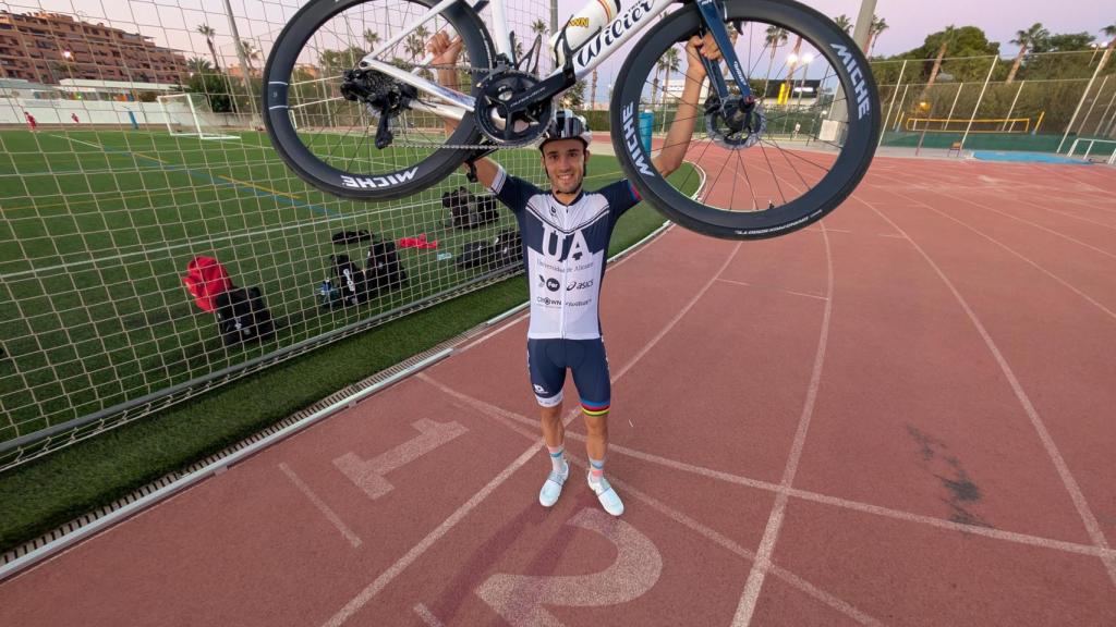 David Cantero esta semana en la pista de atletismo de la UA en el campus de Sant Vicent.