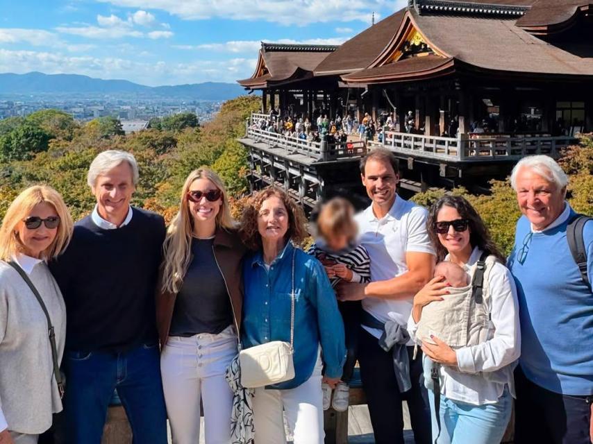Rafa Nadal y su mujer, Xisca Perelló, han viajado estos días a Japón en compañía de sus seres queridos.