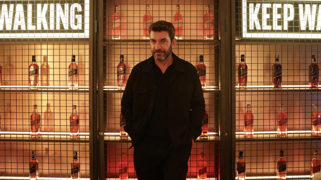 Arturo Valls posa para EL ESPAÑOL antes de la presentación de 'Pequeños Calvarios' en Valencia. EE