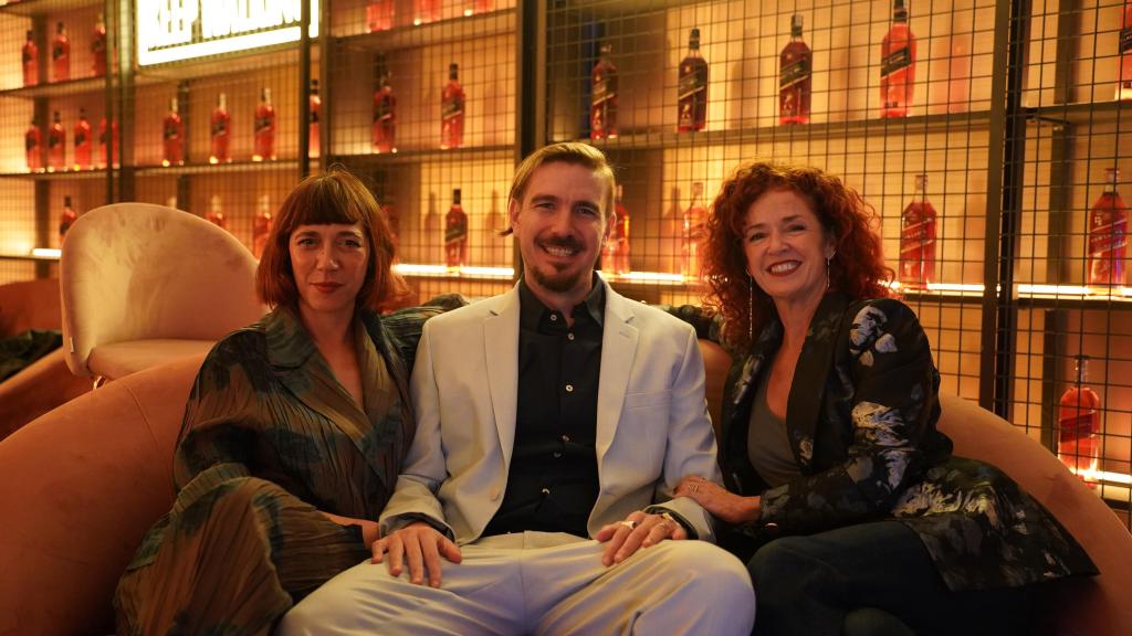 Marta Belenguer, Lorena López y el director Javier Polo posan para EL ESPAÑOL. EE