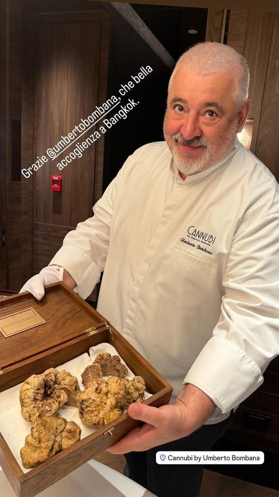 El chef italiano Umberto Bombana, en Cannubi, su restaurante de Bangkok.