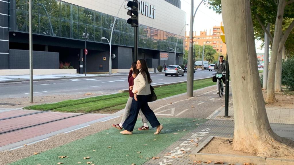 El cruce, pintado de verde.