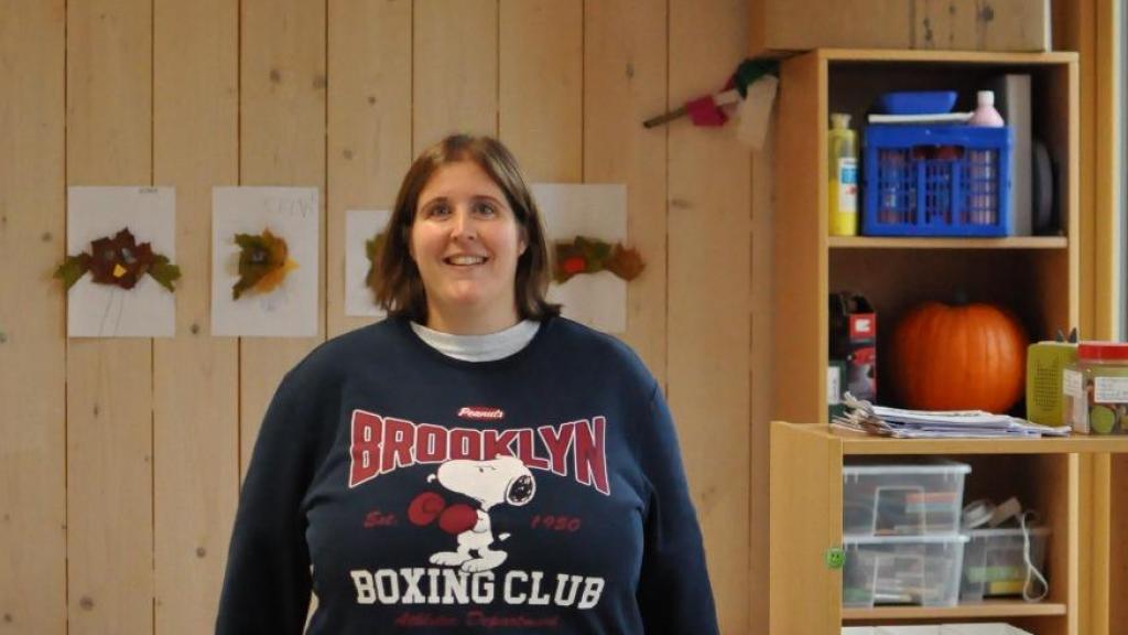 Estefanía Mencos Fernández posa en su puesto de trabajo