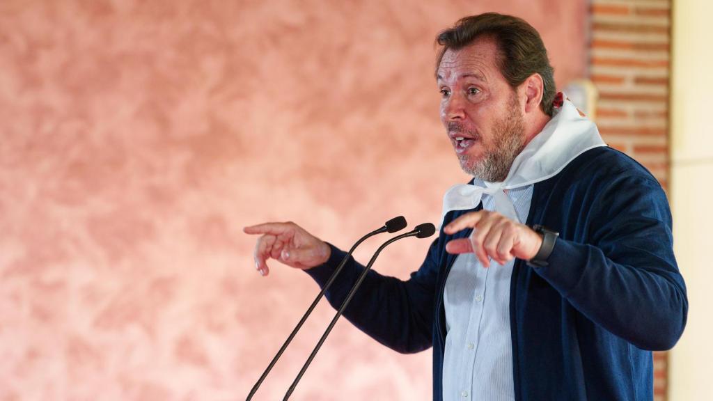 El ministro de Transportes, Óscar Puente, este domingo durante la fiesta de la rosa del PSOE en Candeleda (Ávlia).
