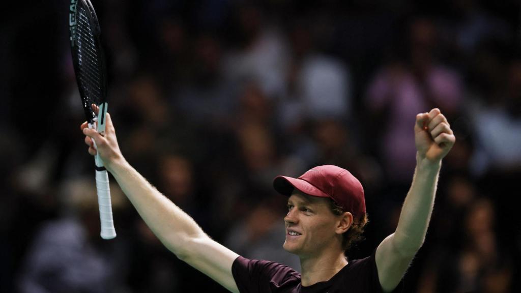 Sinner celebra la victoria en la final del Masters 1.000 de París