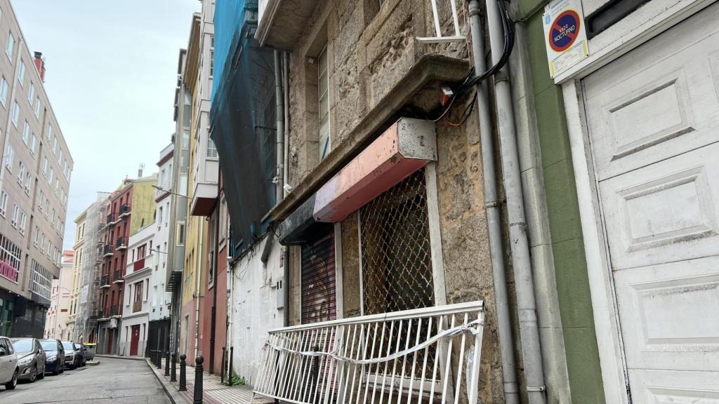 Imagen del balcón caído.