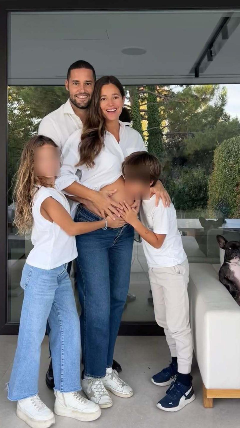 Malena Costa y Mario Suárez han anunciado la llegada de su tercer hijo en las redes sociales.