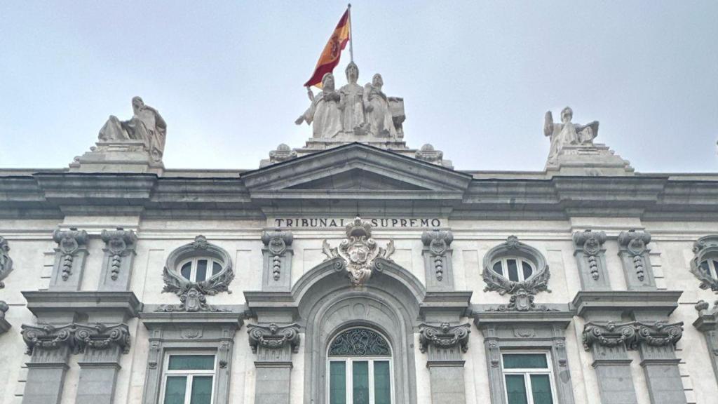 Imagen de la fachada del Tribunal Supremo, realizada por María Ortega tras salir del examen. EE