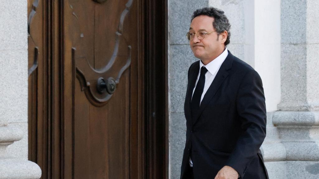 Álvaro García Ortiz entrando al Supremo en el primer día de juicio.