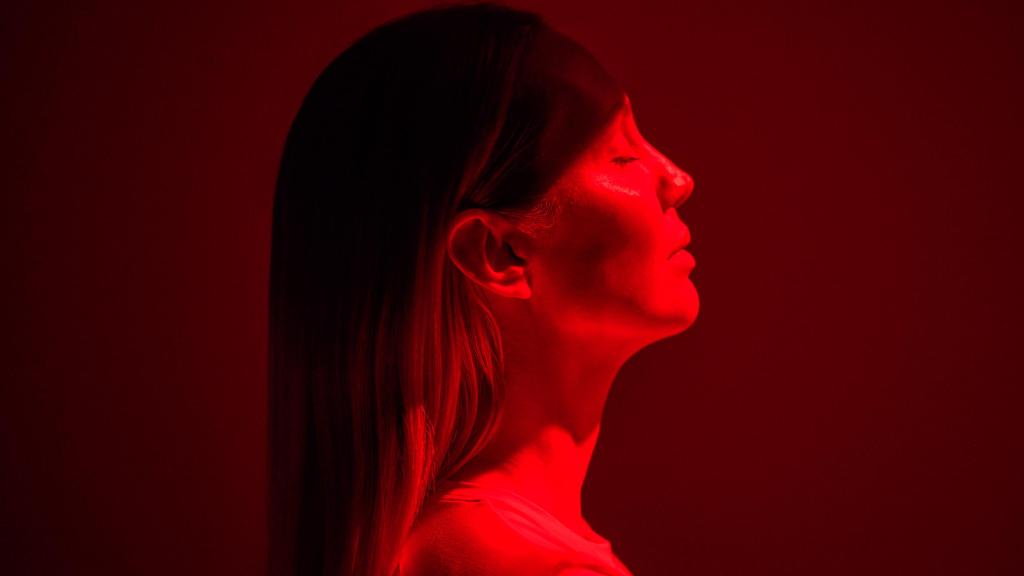 Terapia con luz roja: la ciencia de sanar a través de la luz en SHA.