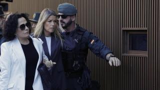 Maribel Vilaplana, la periodista que comió con Carlos Mazón, a su llegada este lunes a los juzgados de Catarroja. Efe / Manuel Bruque