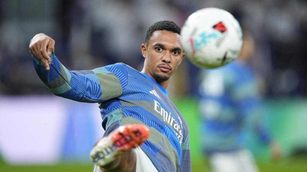 Trent Alexander-Arnold, en un calentamiento con el Real Madrid