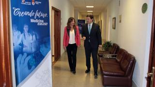 El presidente de la Junta de Castilla y León, Alfonso Fernández Mañueco, durante su reunión con la rectora de la Universidad de León, Nuria González Álvarez, este lunes