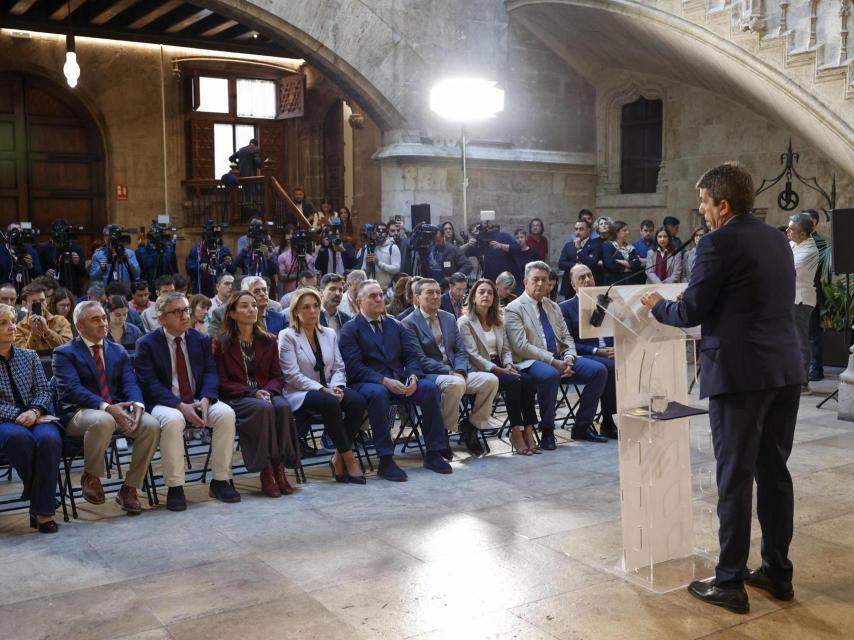 Carlos Mazón anuncia su dimisión frente a sus consejeros.