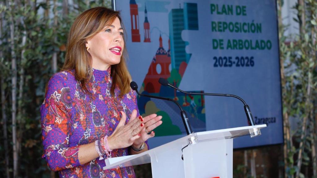La alcaldesa Natalia Chueca, esta mañana en Zaragoza.
