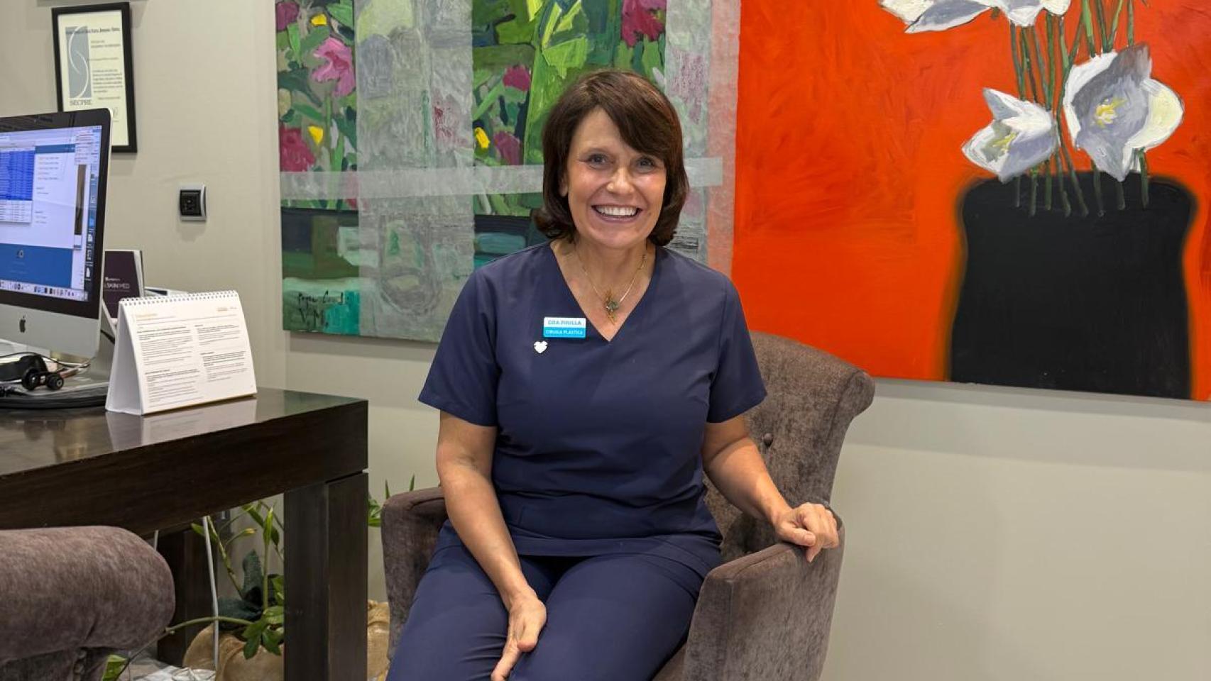 Concepción Pinilla, cirujana plástica, en su consulta en Zaragoza.