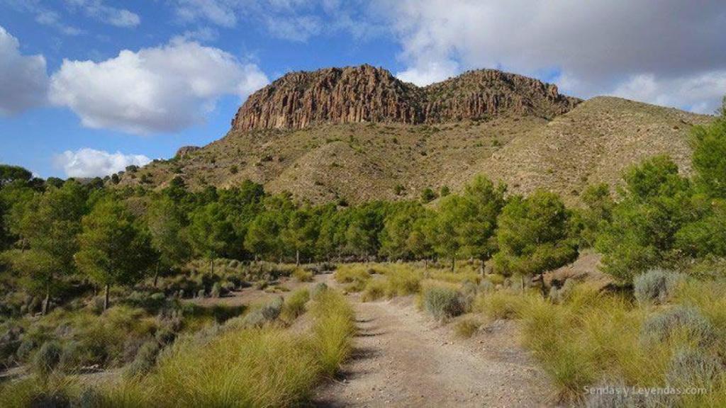 Ruta de senderismo en el volcán de Cancarix.