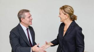 Emiliano García-Page, presidente de Castilla-La Mancha y Flora Pérez Marcote, presidenta de la Fundación Amancio Ortega.