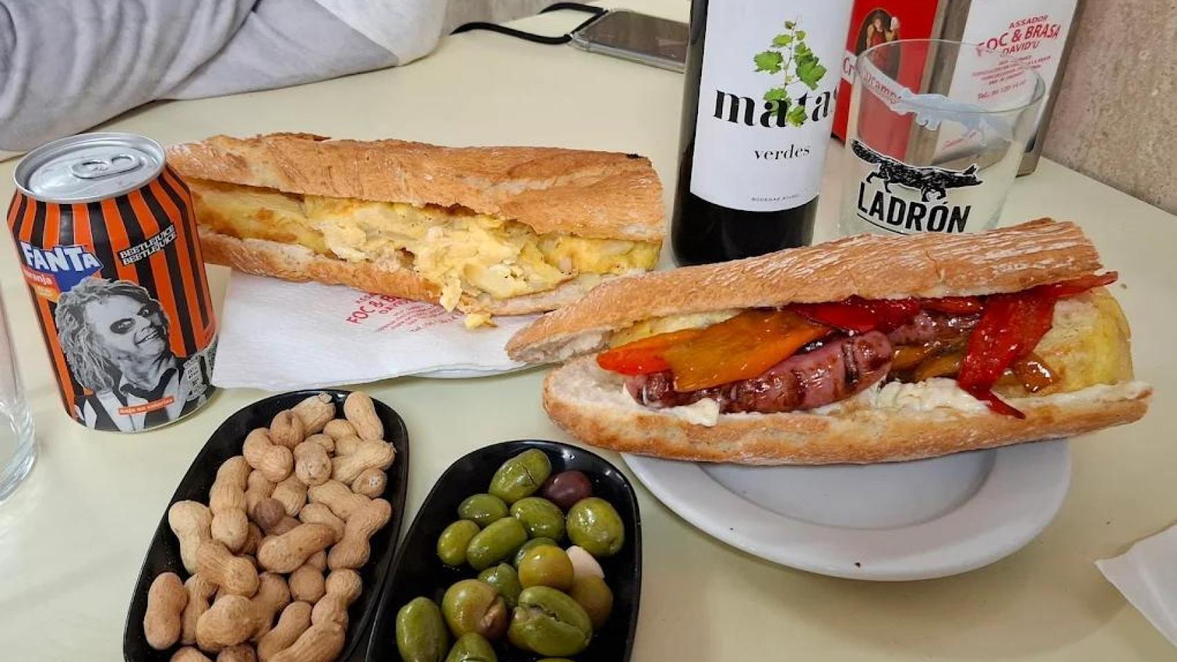 Uno de los almuerzos del bar.