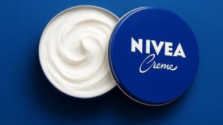 Crema Nivea lata azul.
