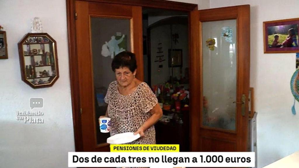 Arrate Aranceta, viuda y jubilada, en su vivienda.