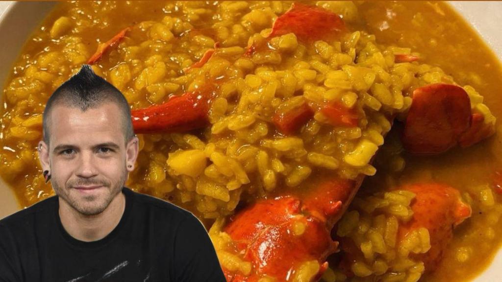 El chef Dabiz Muñoz junto a un plato de arroz con bogavante.