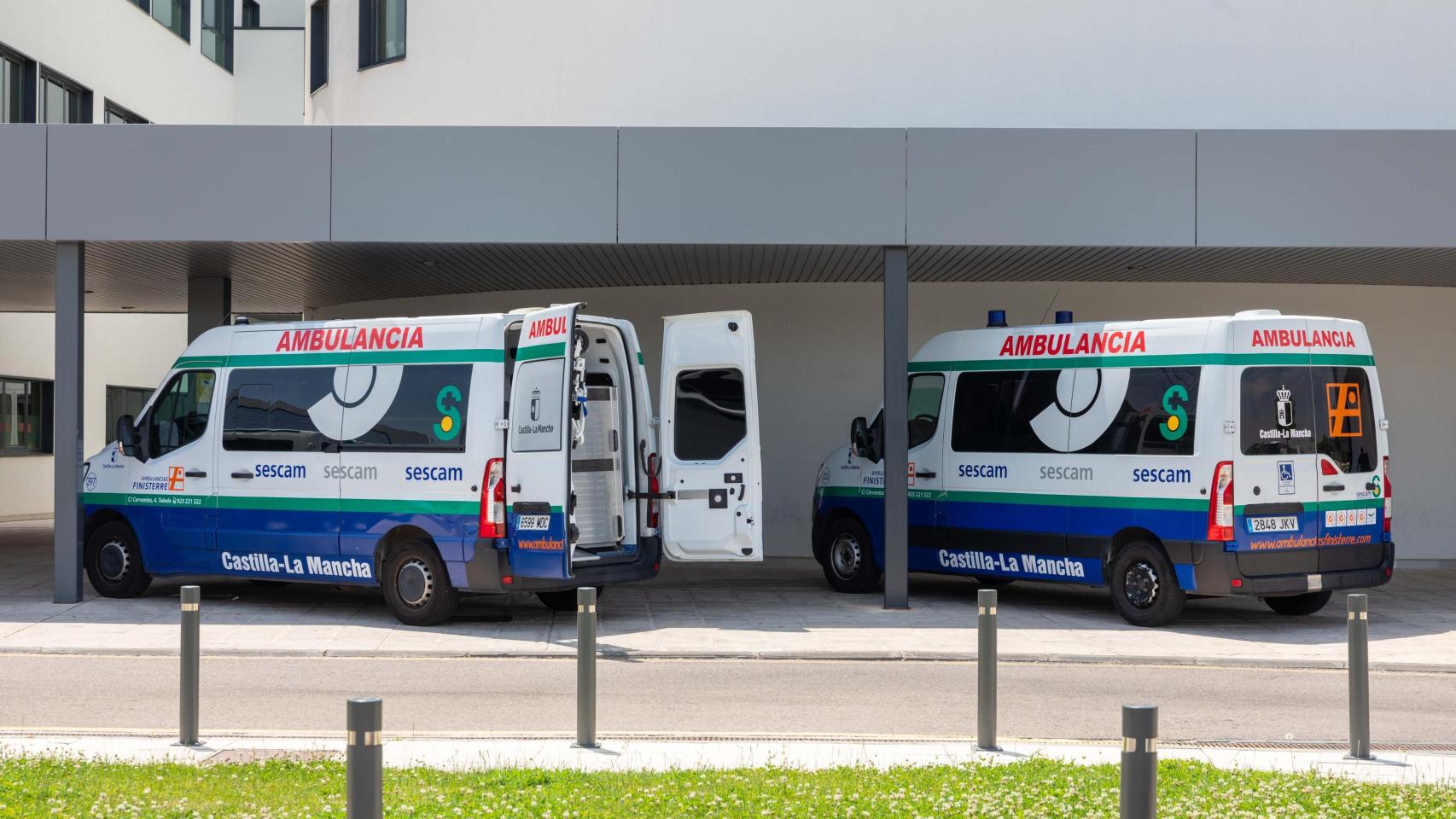 Imagen de archivo de una ambulancia del Sescam.