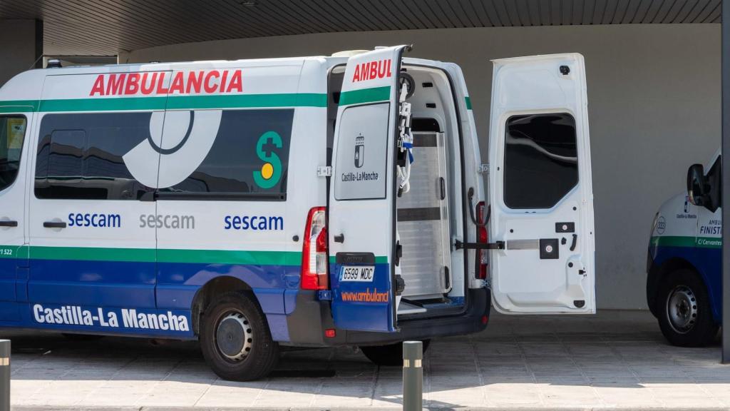 Imagen de archivo de una ambulancia del Sescam.