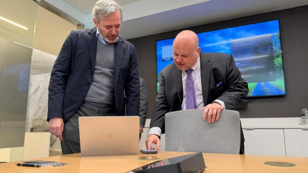 Jorge Azcón y Buddy Rizer, director ejecutivo de desarrollo económico del condado de Loudoun