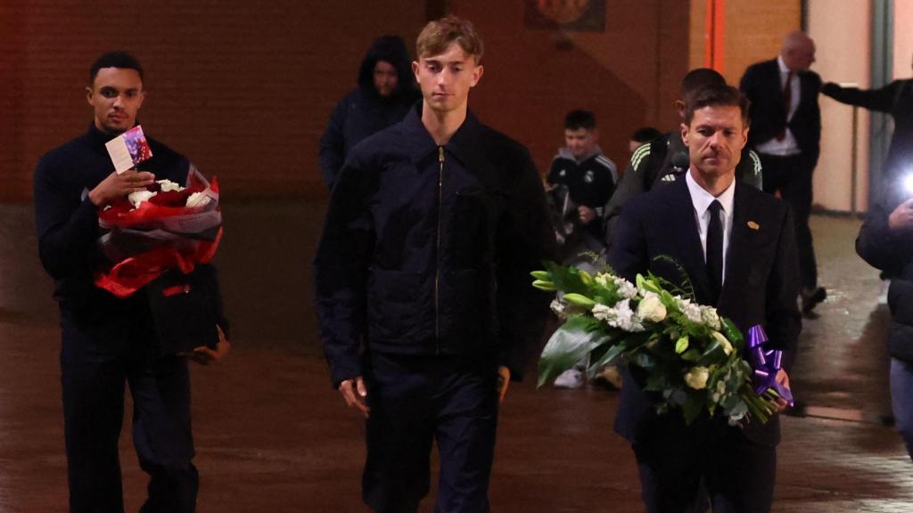 El emotivo homenaje del Real Madrid a Diogo Jota en los aledaños de Anfield