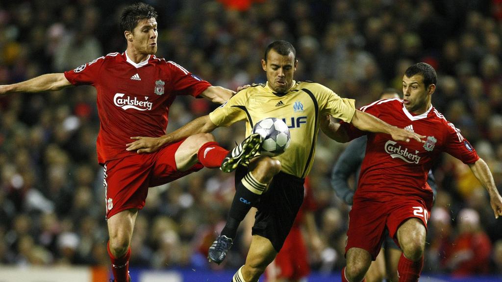 Xabi Alonso y Mascherano, durante su etapa en el Liverpool.