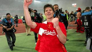 Xabi Alonso celebra un título con el Liverpool.