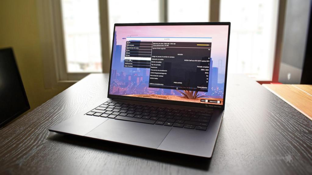 Acer Swift X 14 AI  con las opciones gráficas del GTA V Enhanced