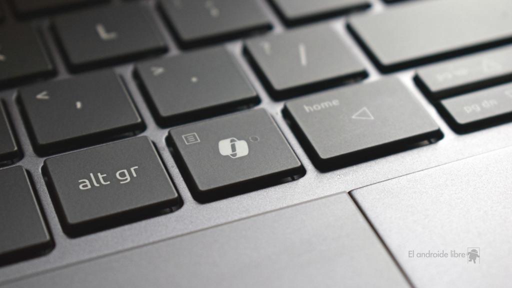 La tecla Copilot en el teclado del Acer Swift X 14 AI