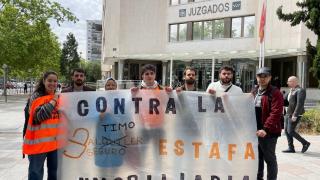 Algunos de los afectados del Sindicato de Inquilinos de Madrid el año pasado cuando interpusieron tres demandas contra Alquiler Seguro.