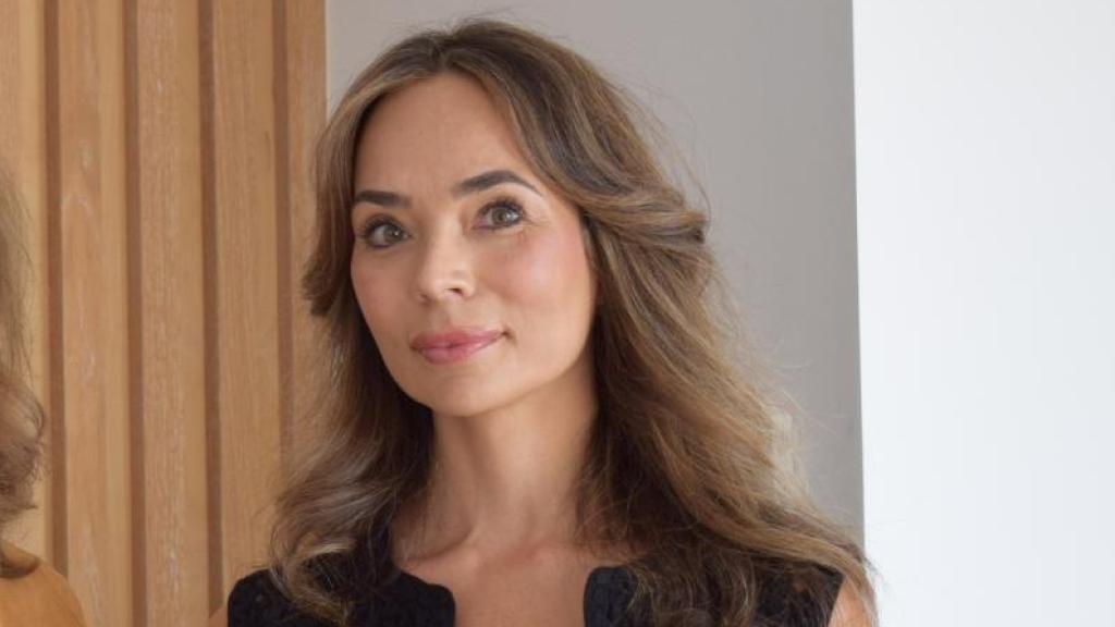 La presentadora del pódcast, Nuria March, junto a Sara Zaldívar.