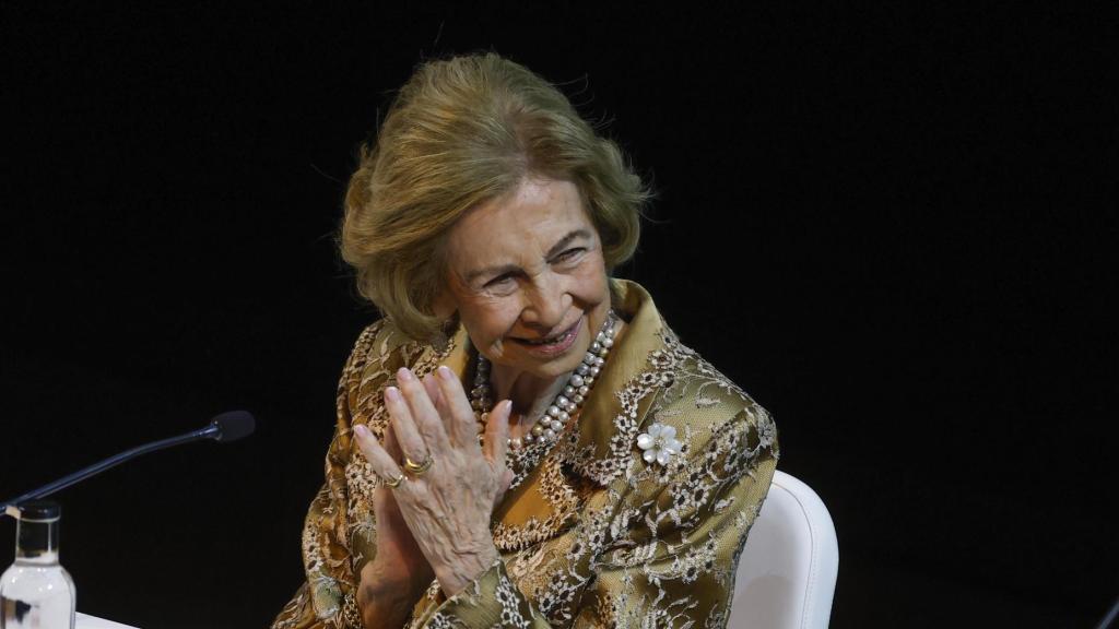 La reina doña Sofía, muy sonriente durante los premios con un traje que ya ha vestido previamente.